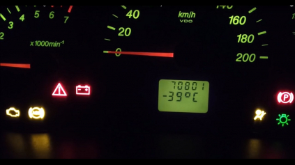 VIDEO: AKO ŠTARTUJÚ MOTORY POD -35°C? VEĽMI, VEĽMI ŤAŽKO.