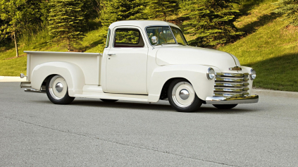 ROADSTER SHOP POSTAVILI CHEVROLET PICK-UP (1949) OD ZNOVA