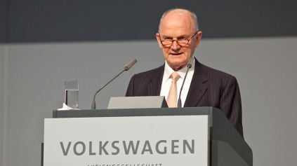 FERDINAND KARL PIËCH DEFINITÍVNE KONČÍ V DOZORNEJ RADE PORSCHE SE