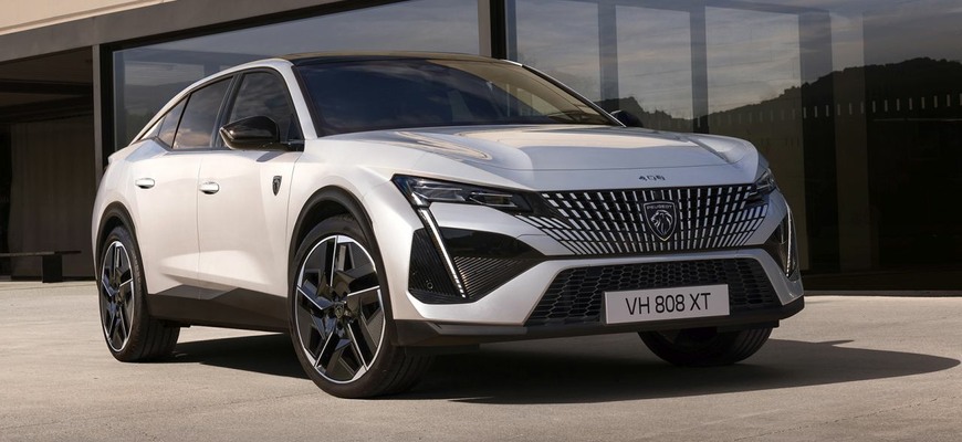 Prvýkrát s čisto elektrickým pohonom! Nový Peugeot e-408 kapacitou batérie neohromí