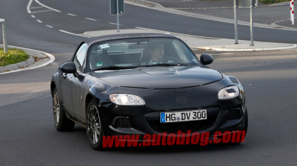 NOVÁ MAZDA MX-5 BUDE VÁŽIŤ LEN TONU