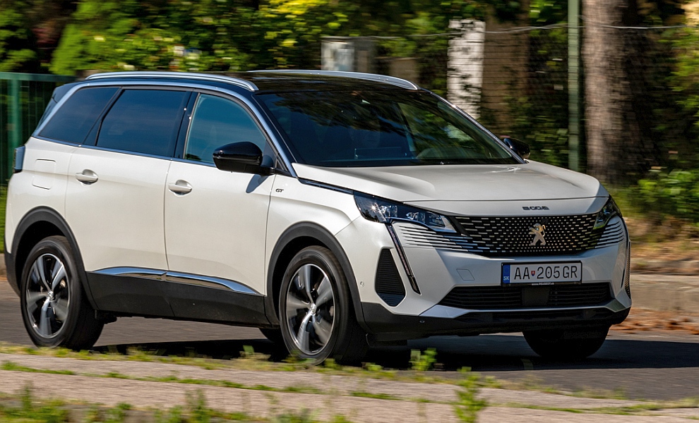 TEST PEUGEOT 5008 1,2 HYBRID: PRAKTICKÝ A SKROMNÝ ESTÉT