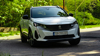 TEST PEUGEOT 5008 1,2 HYBRID: PRAKTICKÝ A SKROMNÝ ESTÉT