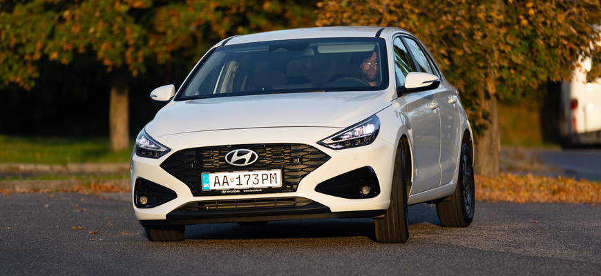 Test Hyundai i30 1.5 DPI: bez prepĺňania, bez elektromotora a s nepriamym vstrekom