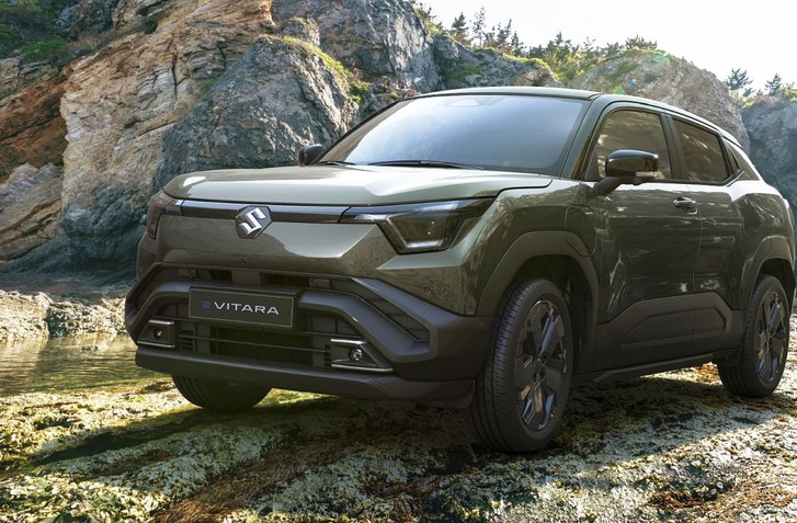 NOVÉ SUZUKI E VITARA OFICIÁLNE. PRVÝ ELEKTROMOBIL ZNAČKY DORAZÍ DO EURÓPY Z INDIE, AJ SO 4X4