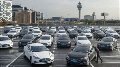 PEKING CHCE KVÔLI SMOGU UŽ LEN ELEKTRICKÉ TAXÍKY