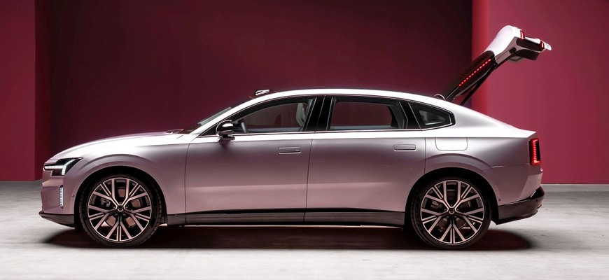 Nové Volvo ES90 detailne. Z klasického sedanu je praktickejší liftback s dojazdom 700 km