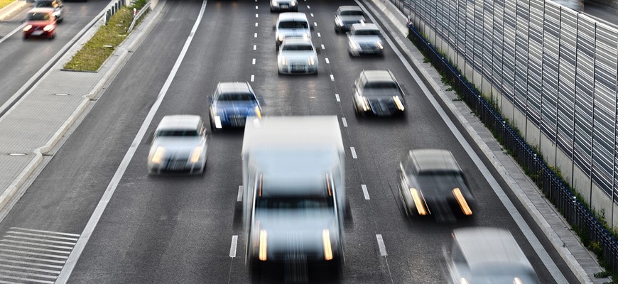 Obmedzili rýchlosť na diaľnici vybraným vozidlám. Vyrobili novú hrozbu, sťažujú sa motoristi