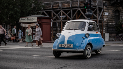 BMW ISETTA ZACHRÁNILA Z VÝCHODNÉHO BERLÍNA 9 ŽIVOTOV. AKO?