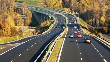 ČESKO OTVORÍ 100 KILOMETROV DIAĽNIC ZA NIEKOĽKO DNÍ. ĎALŠIE MEŠKANIE NOVEJ D1 NA SLOVENSKU JE ZLÉ