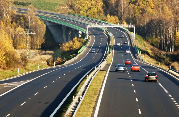 ČESKO OTVORÍ 100 KILOMETROV DIAĽNIC ZA NIEKOĽKO DNÍ. ĎALŠIE MEŠKANIE NOVEJ D1 NA SLOVENSKU JE ZLÉ