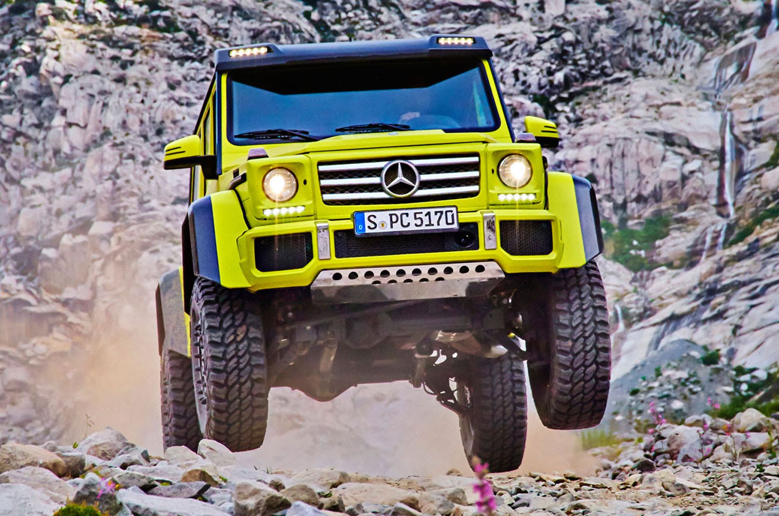 Mercedes Pripravuje Ozrutn Off road G65 AMG 4x4 2 Bez Strechy 