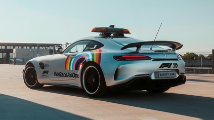 F1 MÁ NOVÝ SAFETY CAR, MERCEDES-AMG GT R S DÚHOU A SPOTREBOU 13 L/100 KM