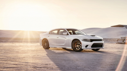 ZOZNÁMTE SA, DODGE CHARGER SRT HELLCAT, NAJRÝCHLEJŠÍ ÜBERSEDAN