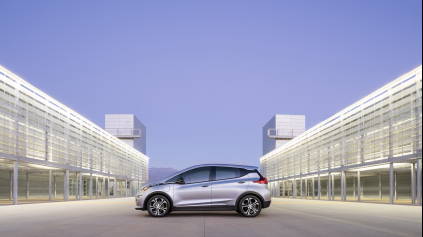 ELEKTRICKÝ CHEVROLET BOLT PONÚKNE DOJAZD VIAC AKO 320KM