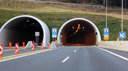 JE ASFALT V TUNELI NEBEZPEČNÝ? MOŽNO HO DOSTANE TUNEL VIŠŇOVÉ, ÚSEK D1 NIE JE ANI ZĎALEKA HOTOVÝ