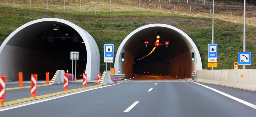 Je asfalt v tuneli nebezpečný? Možno ho dostane tunel Višňové, úsek D1 nie je ani zďaleka hotový
