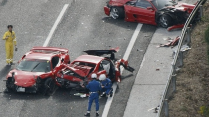 BOHATÍ JAPONCI NA DIAĽNICI ROZTRIESKALI 8KS FERRARI, LAMBORGHINI A MERCEDESY