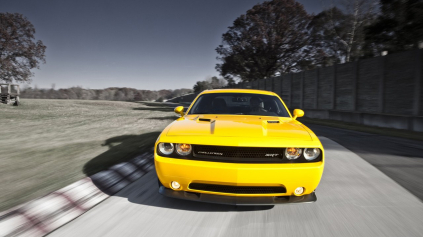 DODGE CHALLENGER SRT8 392 YELLOW JACKET