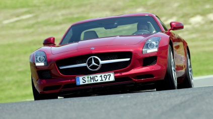 MERCEDES-BENZ SLS AMG UŽ V MARCI U PREDAJCOV