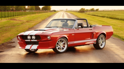 IKONA S VETROM VO VLASOCH - SHELBY GT500CR CONVERTIBLE