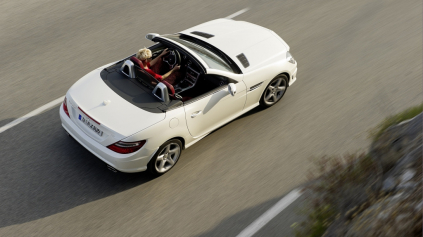 MERCEDES-BENZ SLK DOSTAL PRVÝ KRÁT DIESEL POD KAPOTU