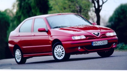 ALFA ROMEO 146 PREŠLA DO KLUBU VETERÁNOV