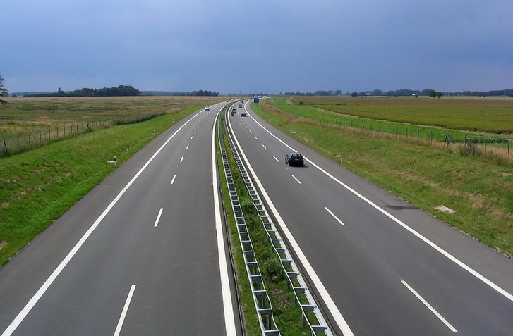 NA ZVÝŠENIE MAX. POVOLENEJ RÝCHLOSTI NA DIAĽNICI V SR ZABUDNITE