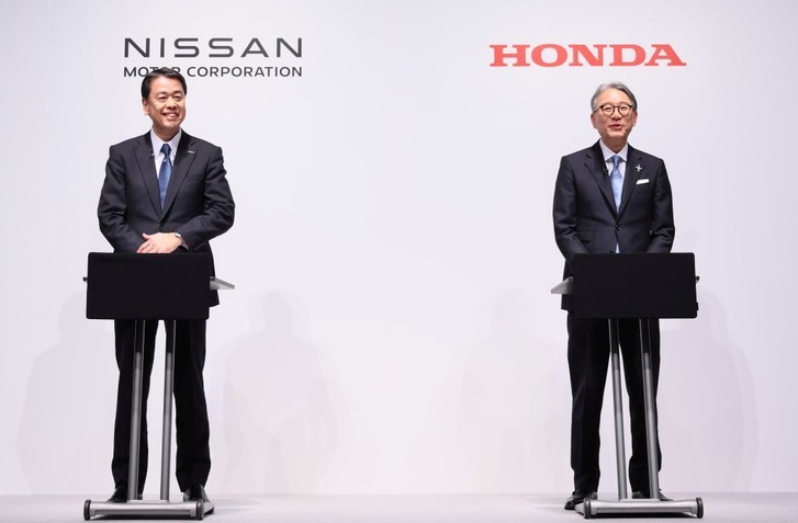 HONDA POTICHU PREBERÁ NISSAN I MITSUBISHI! VARUJE Z EXILU CARLOS GHOSN BÝVALÉHO ZAMESTNÁVATEĽA