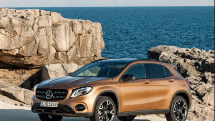 MODERNIZOVANÝ MERCEDES GLA VYZERÁ VIAC AKO SUV