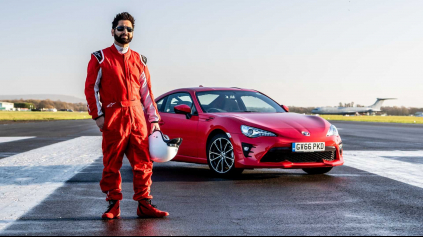 SLEPÝ VODIČ ZAJAZDIL NA TRATI TOP GEAR ČAS V TOP 10