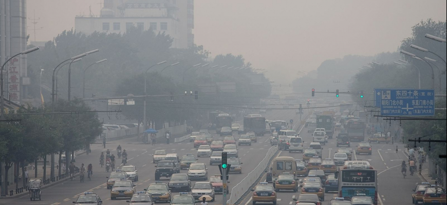 V Pekingu narástlo obmedzenie dopravy až na polovicu! Môže za to smog