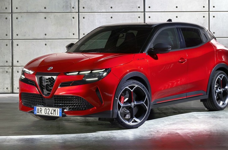 NOVÁ ALFA ROMEO MILANO OFICIÁLNE. FRANCÚZSKE GÉNY, POHON Z ABARTHU 600E A NEPREHLIADNUTEĽNÁ VIZÁŽ