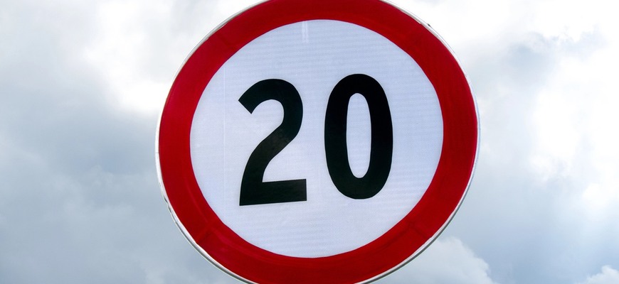 Zámerne spomaľujú autá: Maximálka 20 km/h v 700 zónach. Zavedie opatrenie ďalšia krajina?