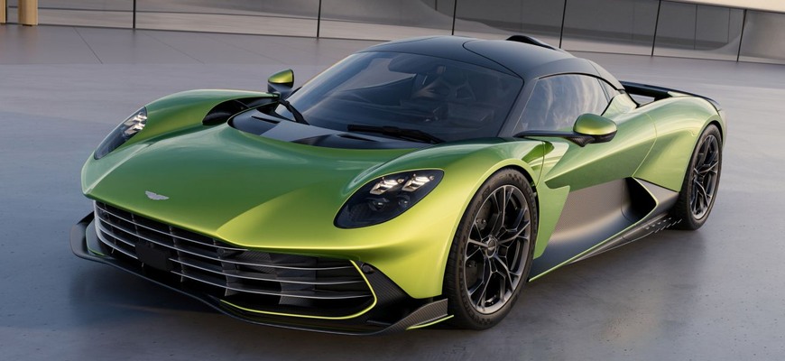 Nový Aston Martin Valhalla oficiálne. Super plug-in hybrid kombinuje V8 a tri elektromotory