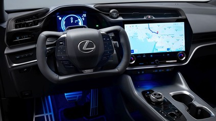 MODERNIZOVANÝ ELEKTRICKÝ LEXUS RZ: RIADENIE PO DRÔTE, „MANUÁL“ A VÝKONY ZA HRANICOU 400 KONÍ