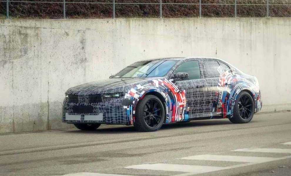 ELEKTRICKÉ BMW M3 NA PRVÝCH FOTKÁCH! TOTO JE NEUE KLASSE VO VRCHOLNEJ FORME