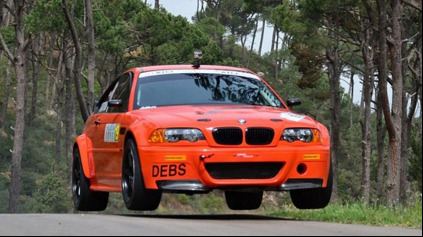 ZBESILÁ JAZDA BMW M3 DO KOPCA!