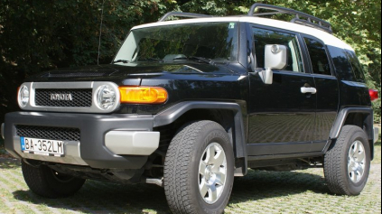 TEST TOYOTA FJ CRUISER