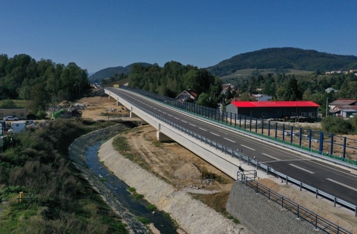 VEĽKÁ ZMENA NA CESTÁCH PRVEJ TRIEDY: AKO OVPLYVNÍ MOTORISTOV? V HRE SÚ TRI MOŽNOSTI