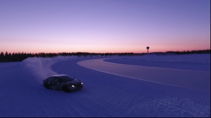 KONKURENT TESLY, LUCID AIR DRIFTUJE V SILNÝCH MRAZOCH