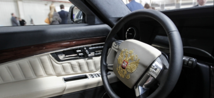 Putin si dáva postaviť ruskú obrnenú limuzínu, pomôžu aj technici z Porsche