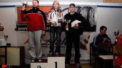 IX. AZ PNEU AUTOSLALOM 2009 - BABA PORAZILA CHLAPOV!