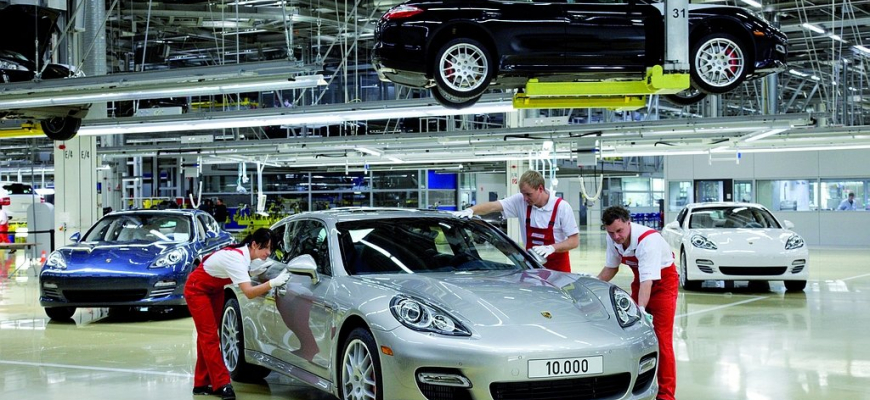 10000. vyrobené Porsche Panamera