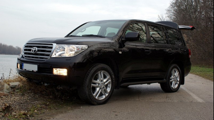 TEST TOYOTA LANDCRUISER V8 (TYP 200)