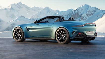 NOVÝ ASTON MARTIN VANTAGE ROADSTER DOSTAL NAJRÝCHLEJŠIU SKLADACIU STRECHU NA SVETE!