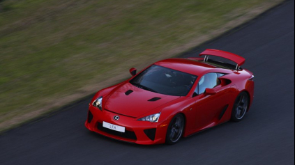 FOTO: RED LEXUS LFA