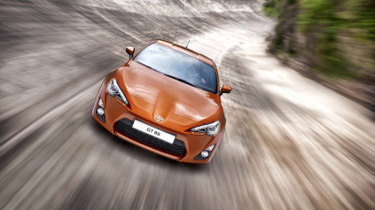 TOYOTA GT86 MOŽNO ZHODÍ STRECHU, TURBO ALE NEČAKAJTE