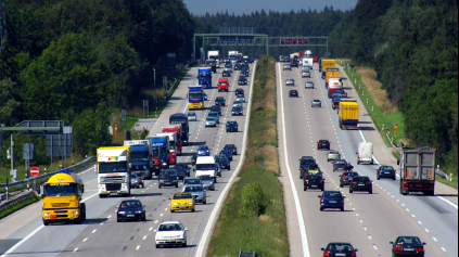 NEMCI OBABRALI EÚ, ZA DIAĽNICE BUDÚ PLATIŤ LEN ZAHRANIČNÍ VODIČI...