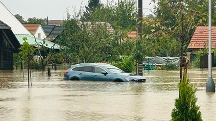 POVODNE NIČIA MAJETOK SLOVÁKOV, KOPIA SA PROBLÉMY V DOPRAVE. AKO RIEŠIŤ ZATOPENÉ AUTÁ A POISTKY?